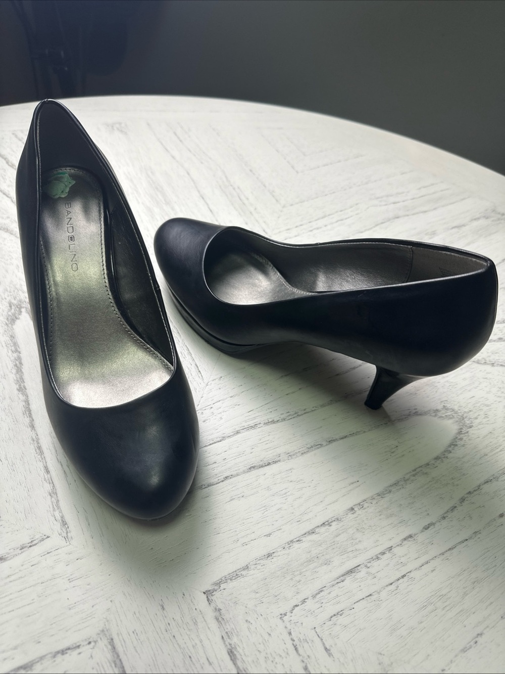Bandolino Black Leather Kitten Heel Pumps